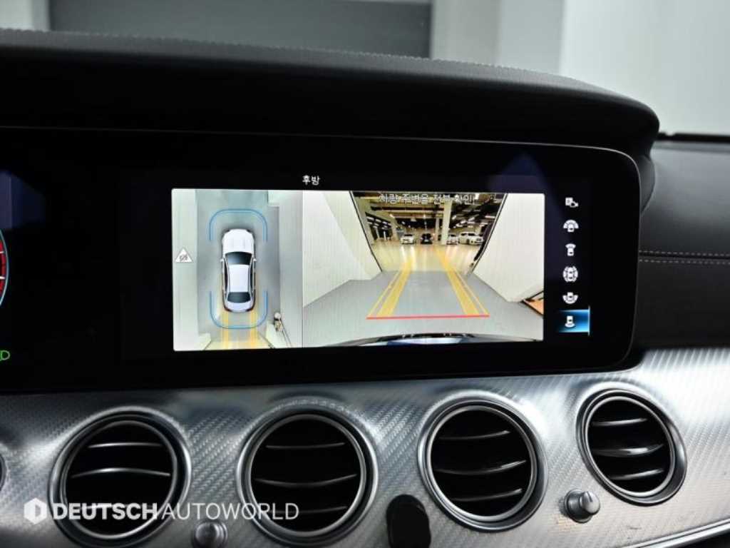 Mercedes-Benz E-Class — photo 15