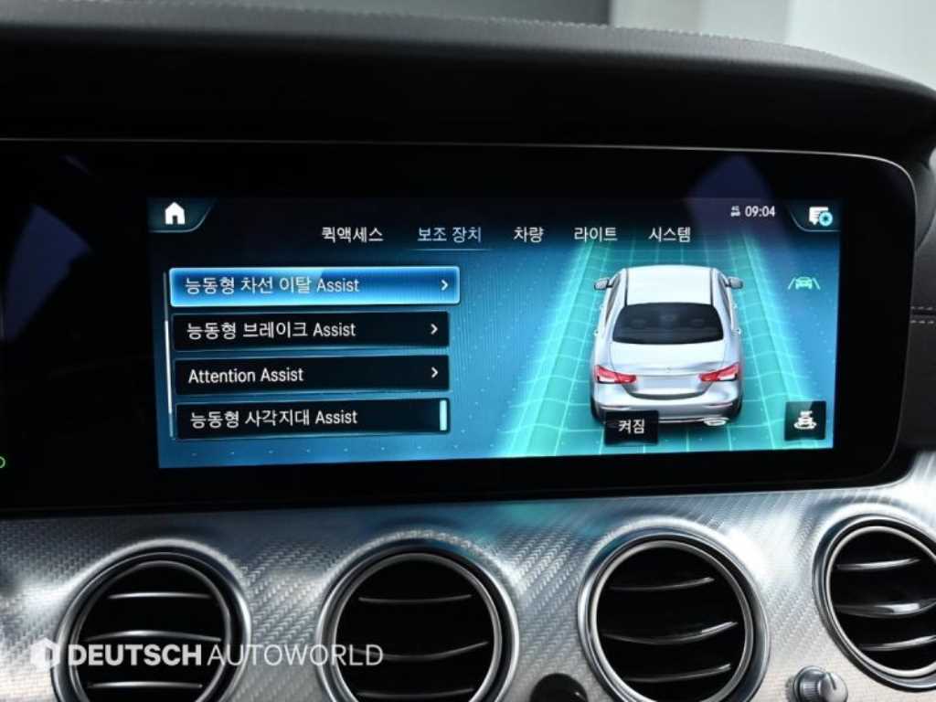 Mercedes-Benz E-Class — photo 17