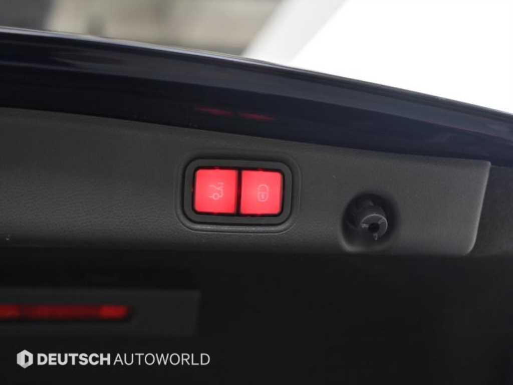 Mercedes-Benz E-Class — photo 20