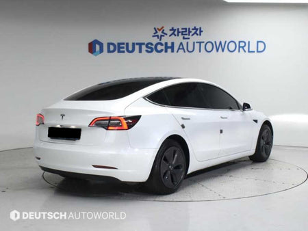 Tesla Model 3 — photo 02