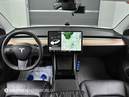 Tesla Model 3 — photo 07