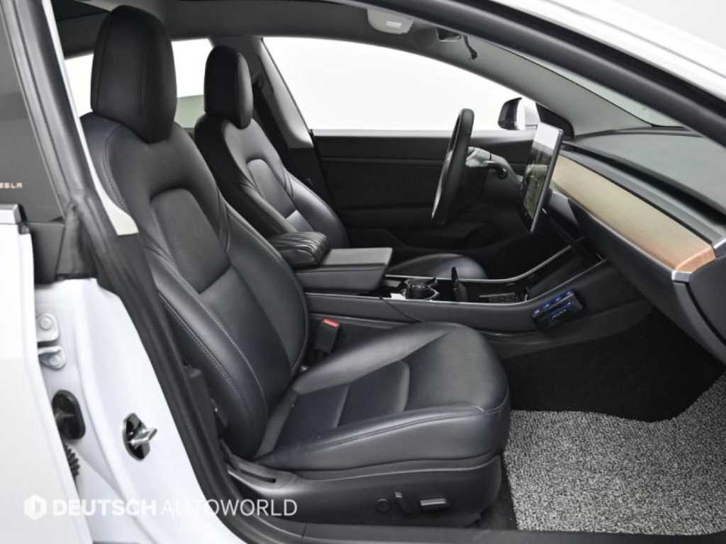 Tesla Model 3 — photo 10