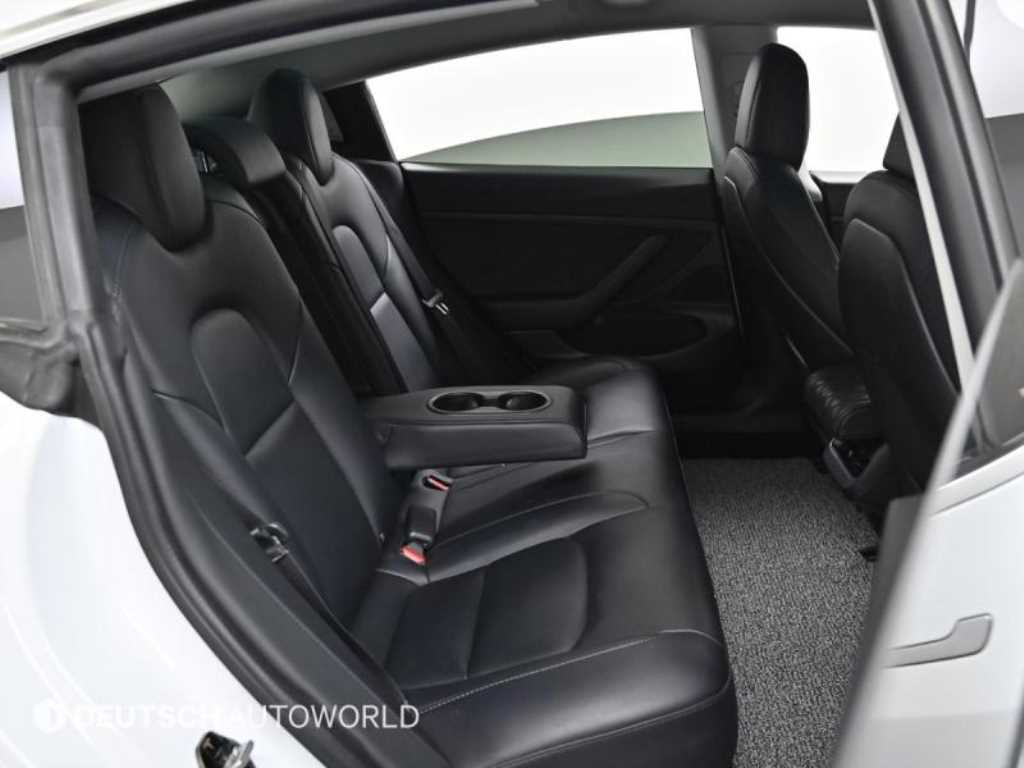 Tesla Model 3 — photo 12