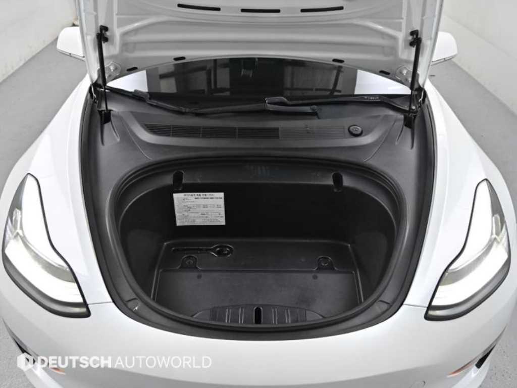 Tesla Model 3 — photo 19