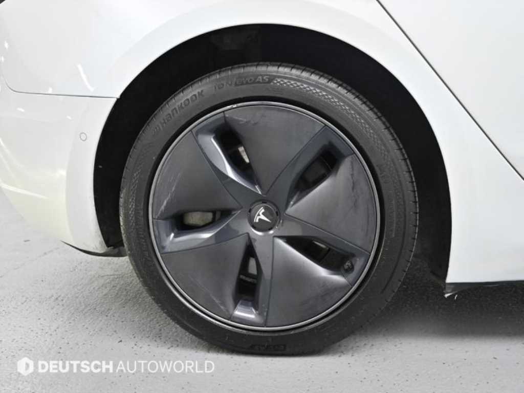Tesla Model 3 — photo 20
