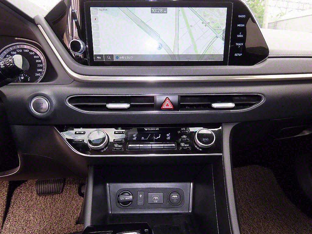 Hyundai Sonata — photo 12