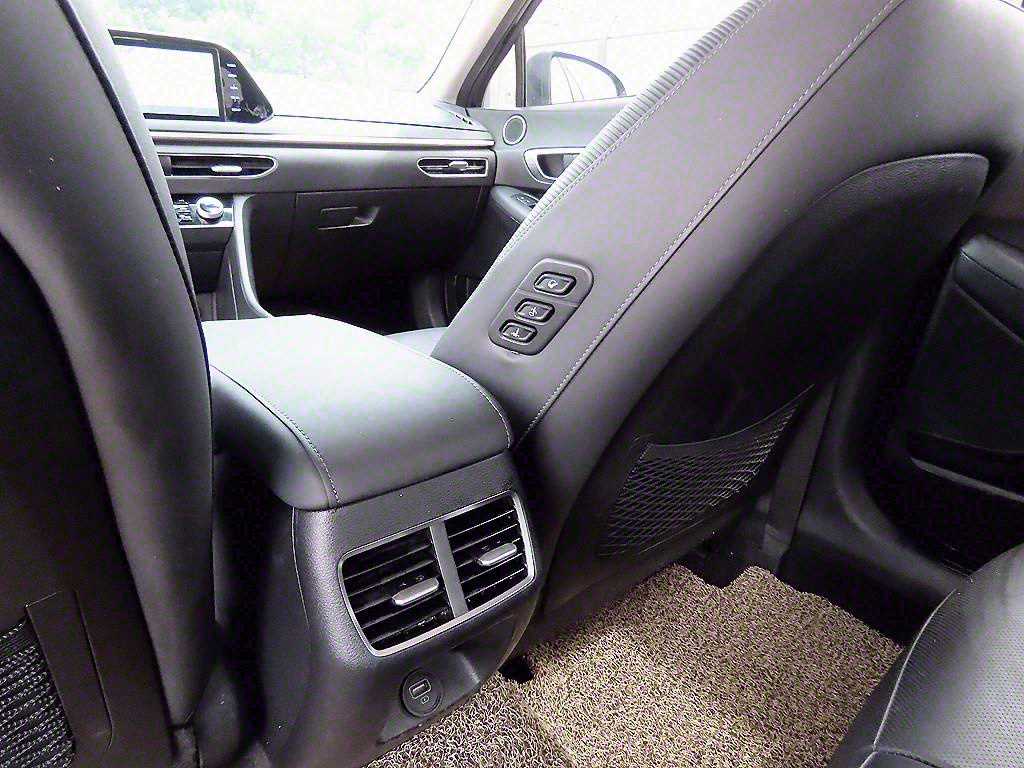 Hyundai Sonata — photo 16