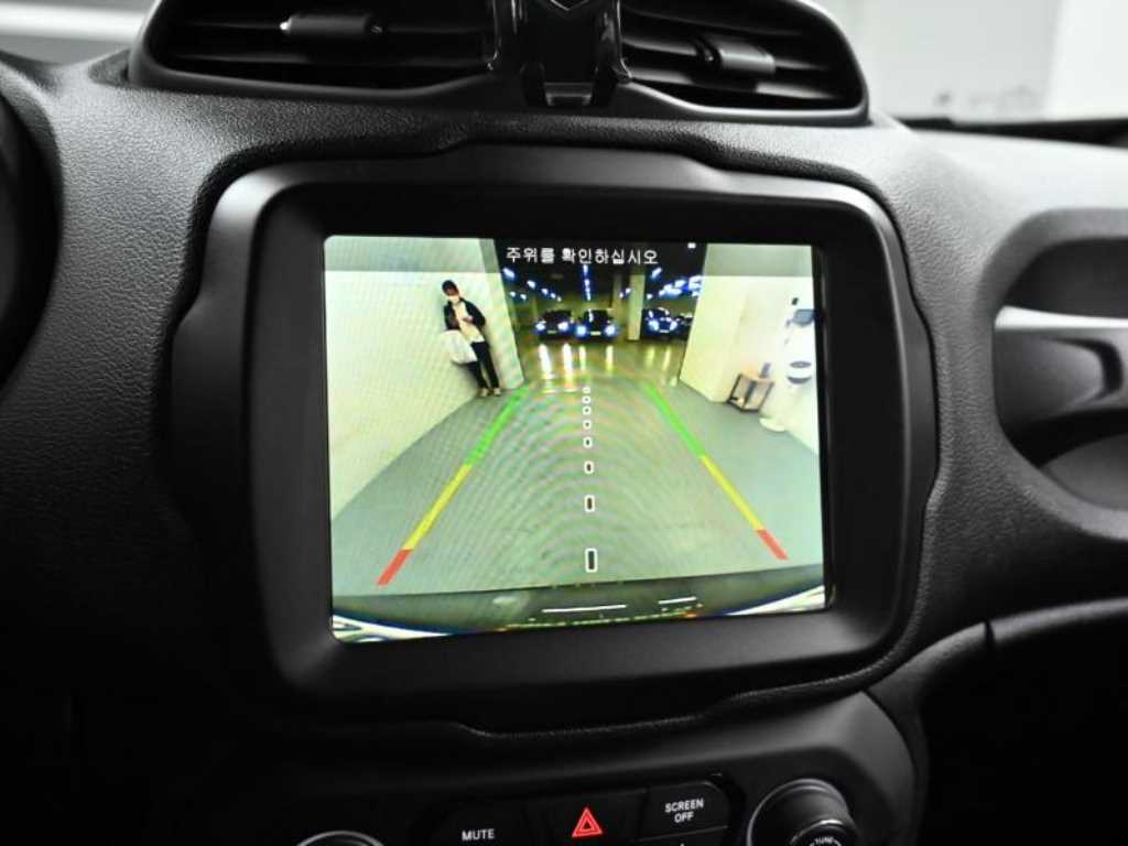 Jeep Renegade — photo 15