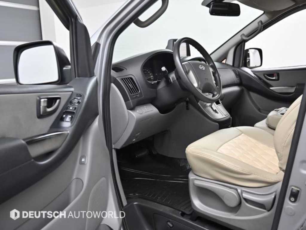 Hyundai Starex — photo 11