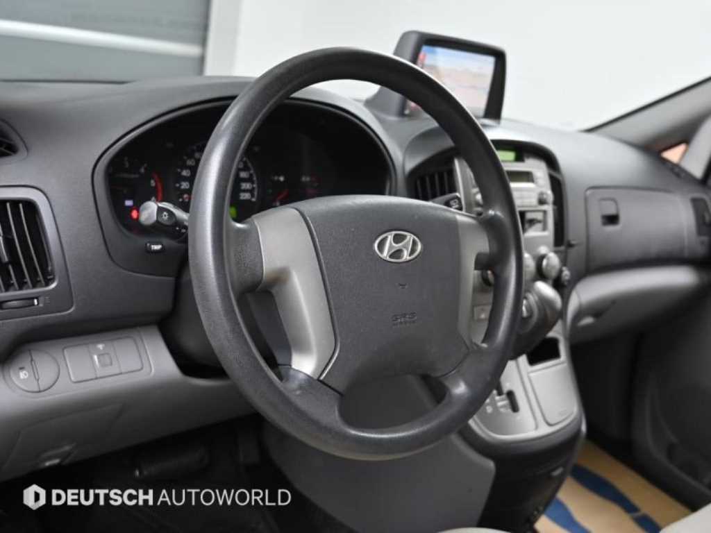 Hyundai Starex — photo 13