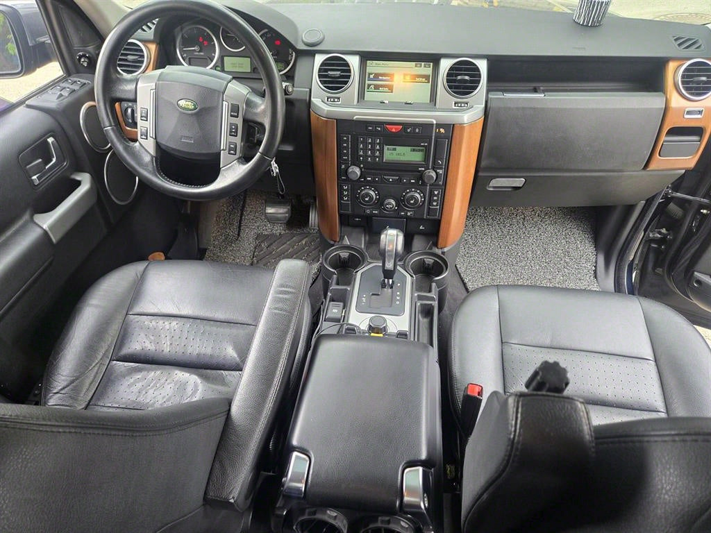 Land Rover Discovery — photo 11