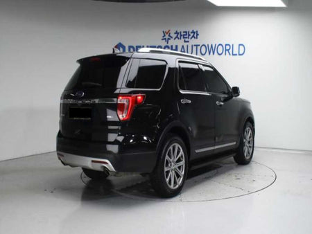 Ford Explorer — photo 02