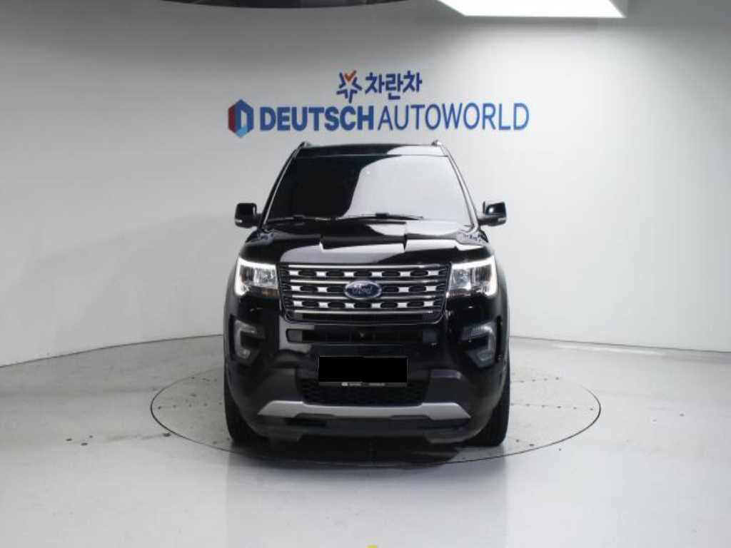 Ford Explorer — photo 03