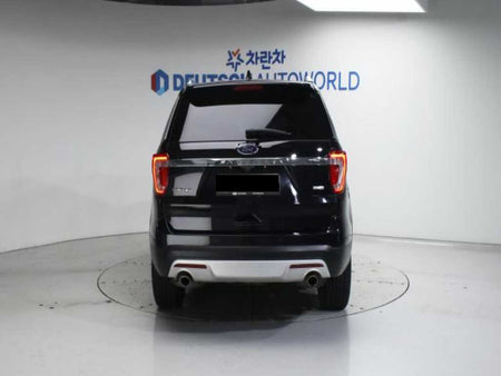 Ford Explorer — photo 04