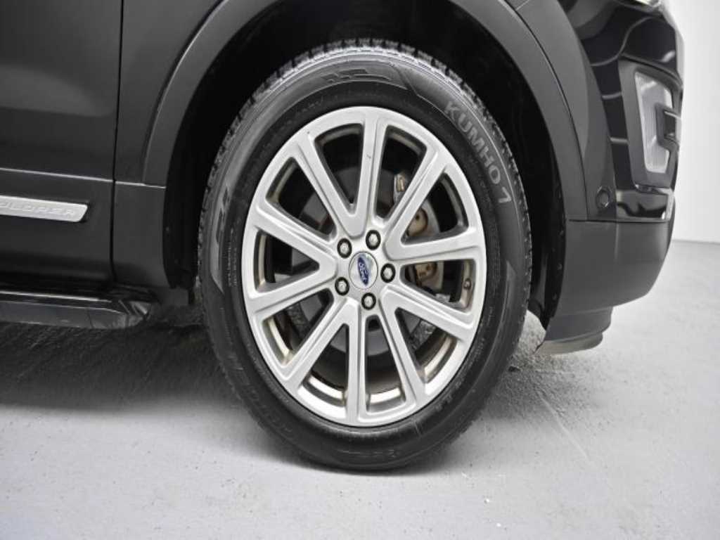 Ford Explorer — photo 05