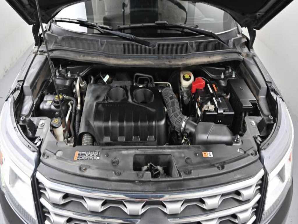 Ford Explorer — photo 06