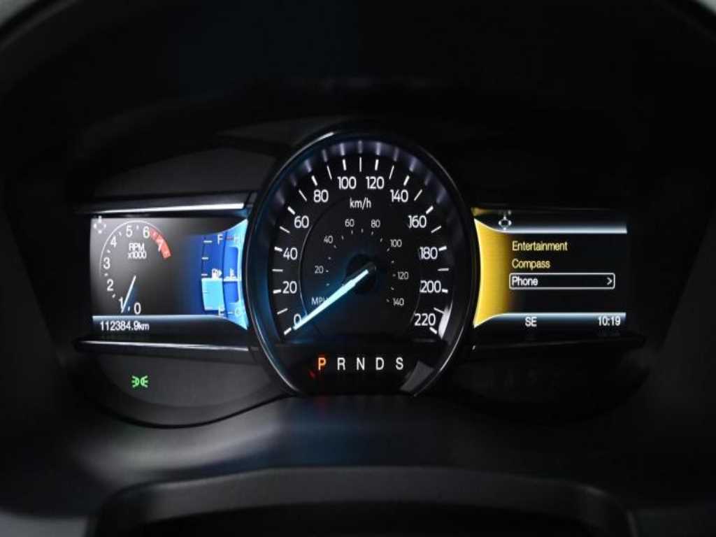 Ford Explorer — photo 08