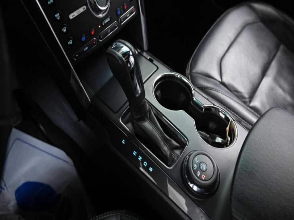 Ford Explorer — photo 09
