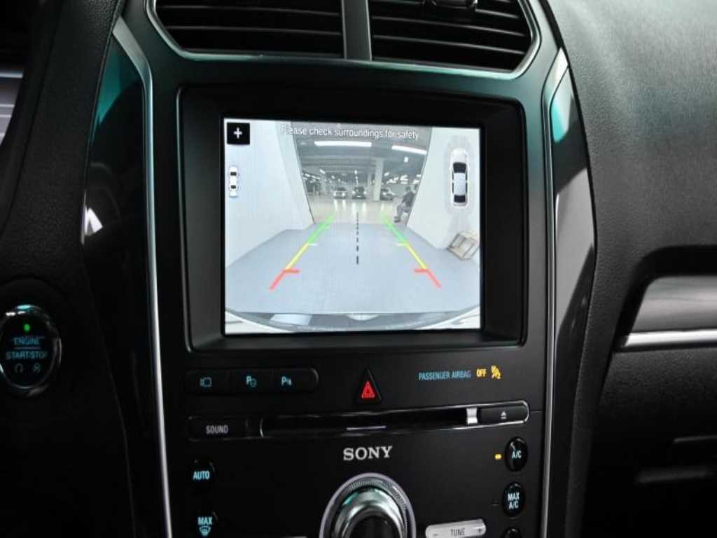 Ford Explorer — photo 15