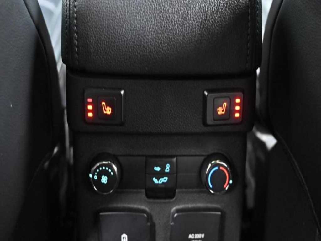 Ford Explorer — photo 16