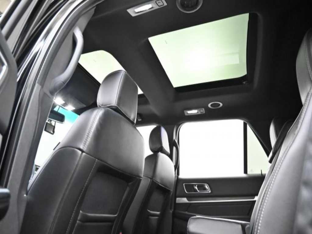 Ford Explorer — photo 19