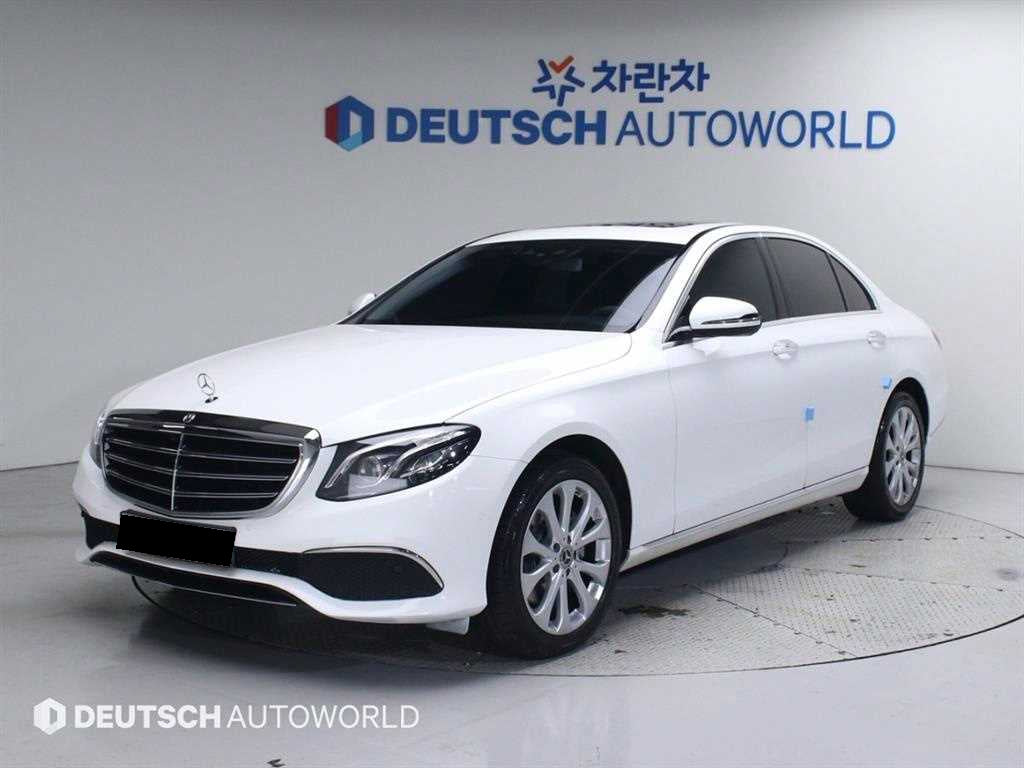 Mercedes-Benz E-Class — photo 01
