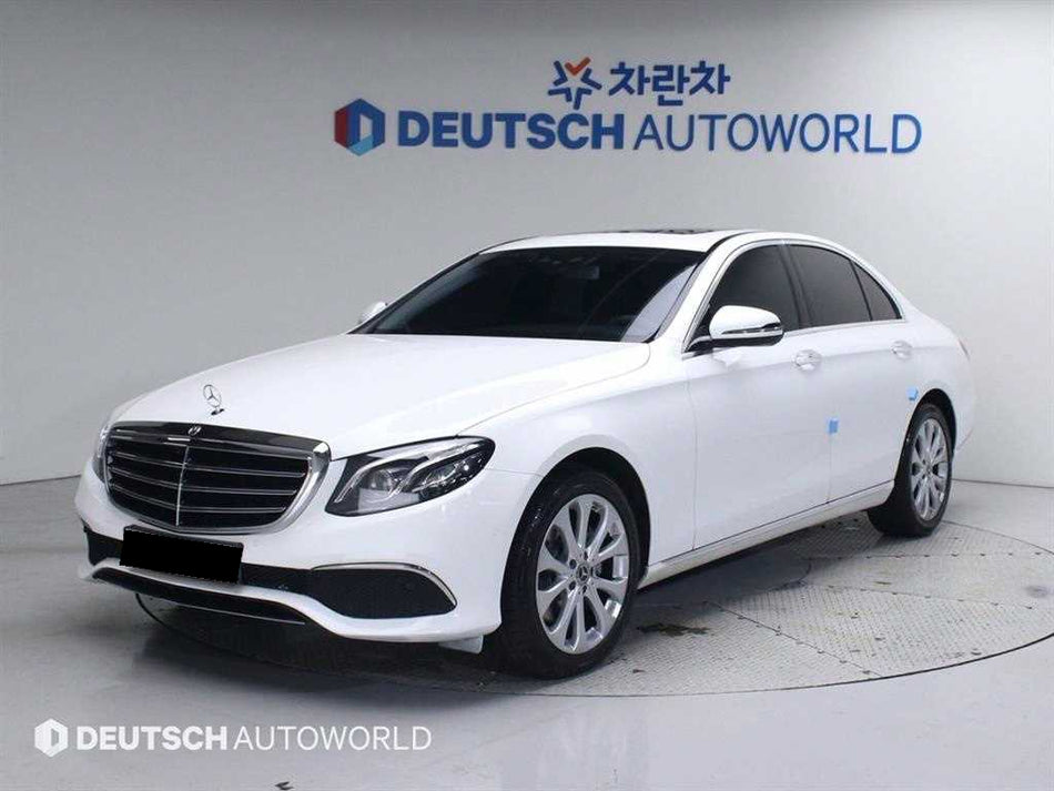 Mercedes-Benz E-Class — photo 01