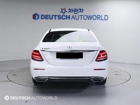 Mercedes-Benz E-Class — photo 04