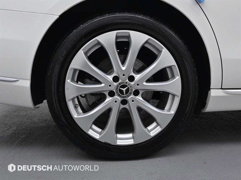 Mercedes-Benz E-Class — photo 05