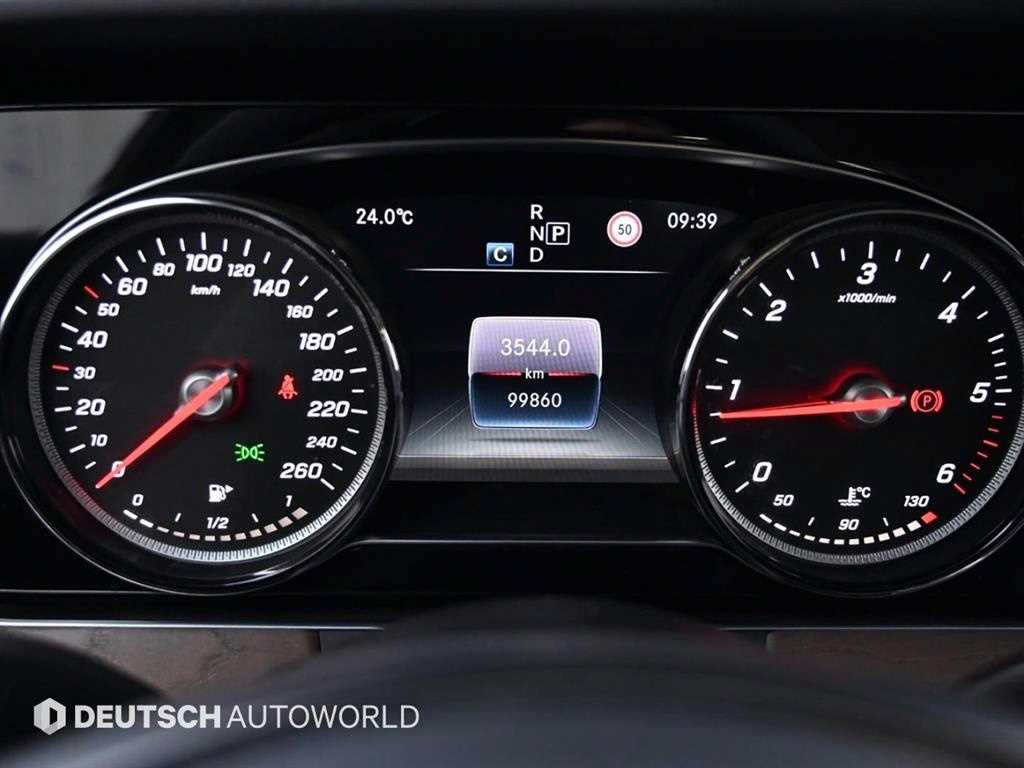 Mercedes-Benz E-Class — photo 08