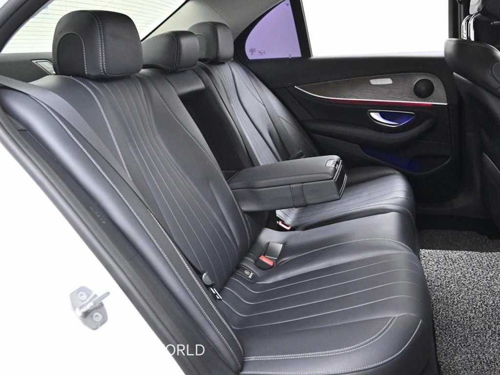 Mercedes-Benz E-Class — photo 12