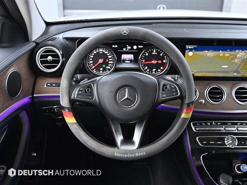 Mercedes-Benz E-Class — photo 13