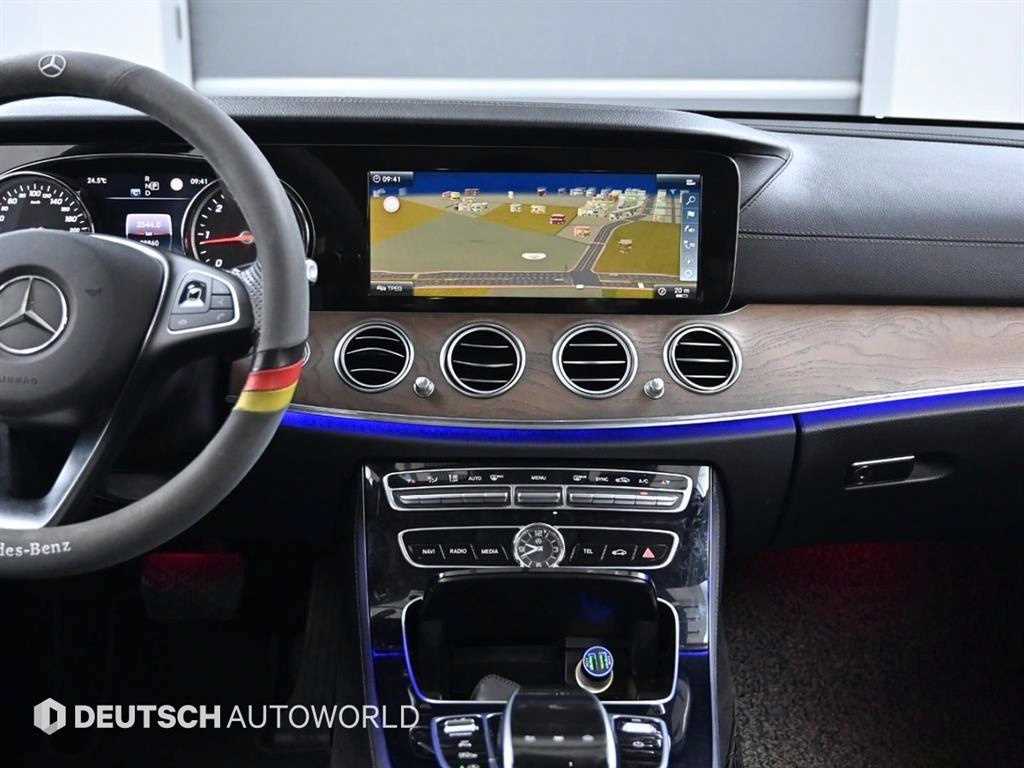 Mercedes-Benz E-Class — photo 14