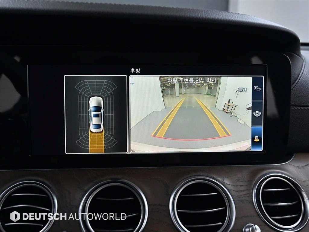 Mercedes-Benz E-Class — photo 15