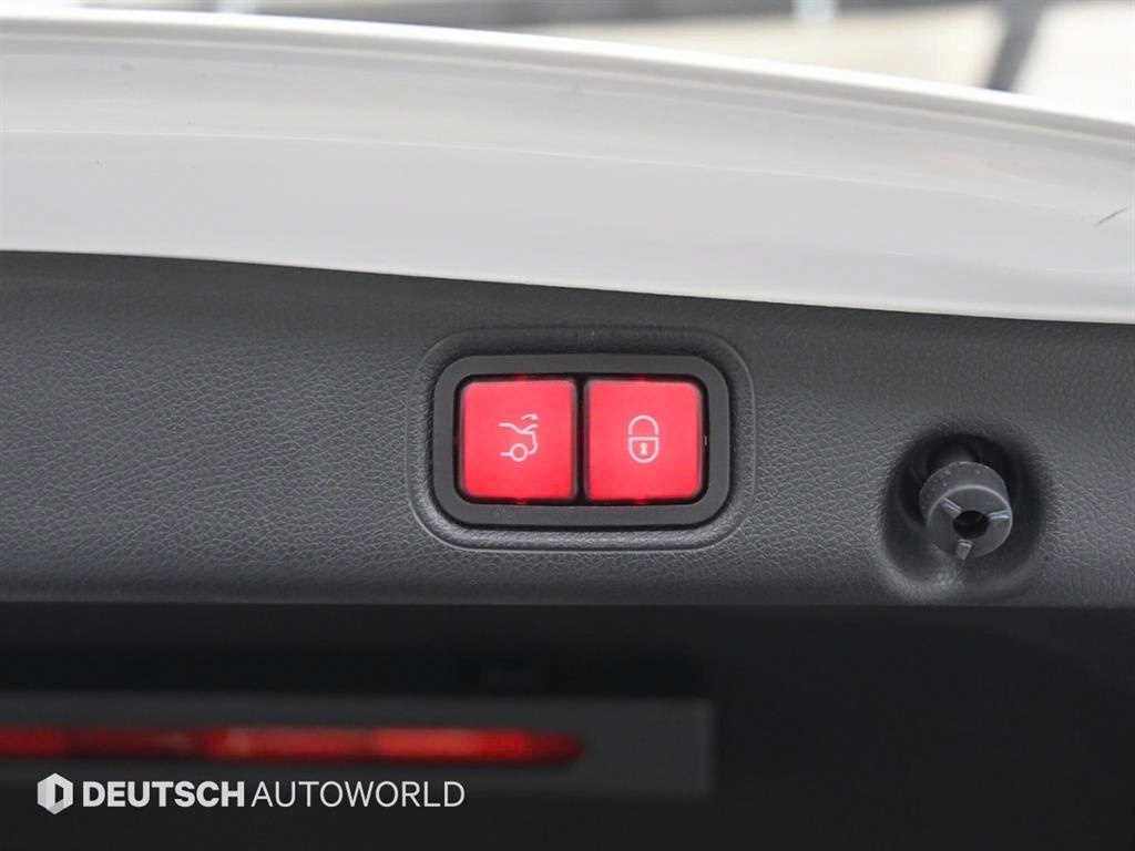 Mercedes-Benz E-Class — photo 20