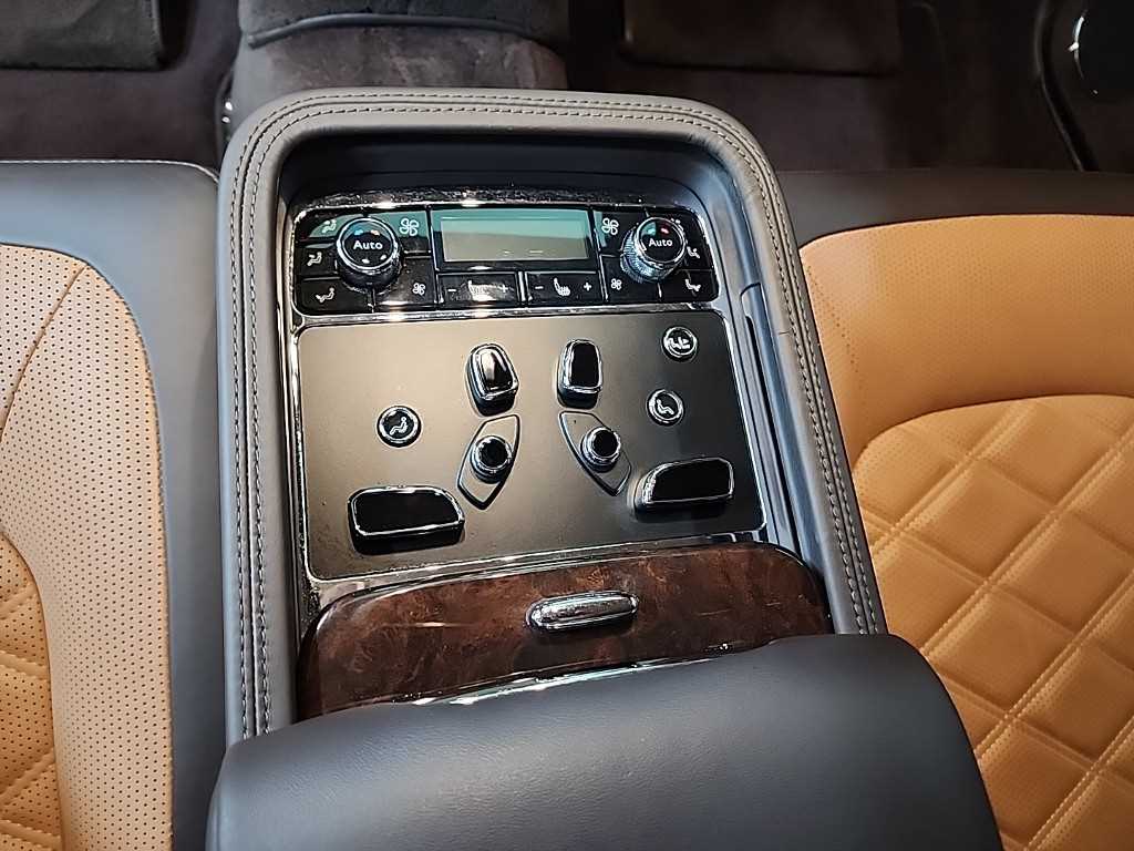 Bentley Mulsanne — photo 13