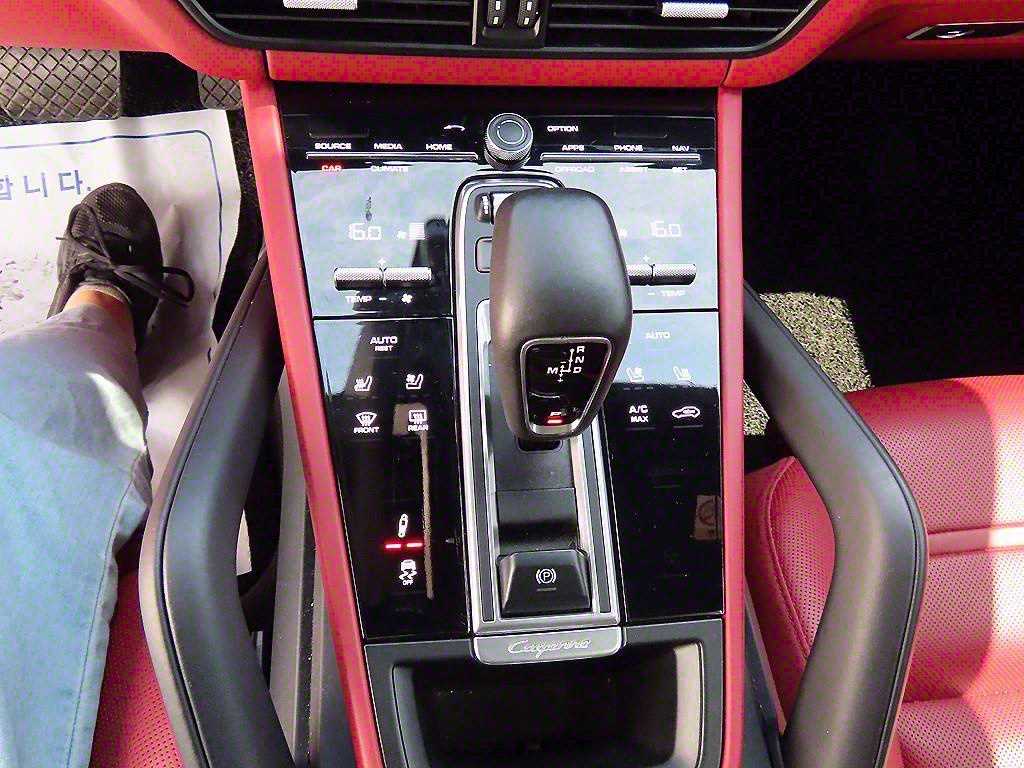 Porsche Cayenne — photo 11