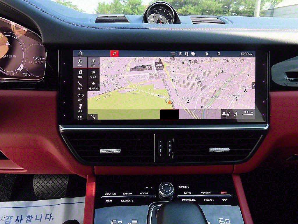 Porsche Cayenne — photo 13
