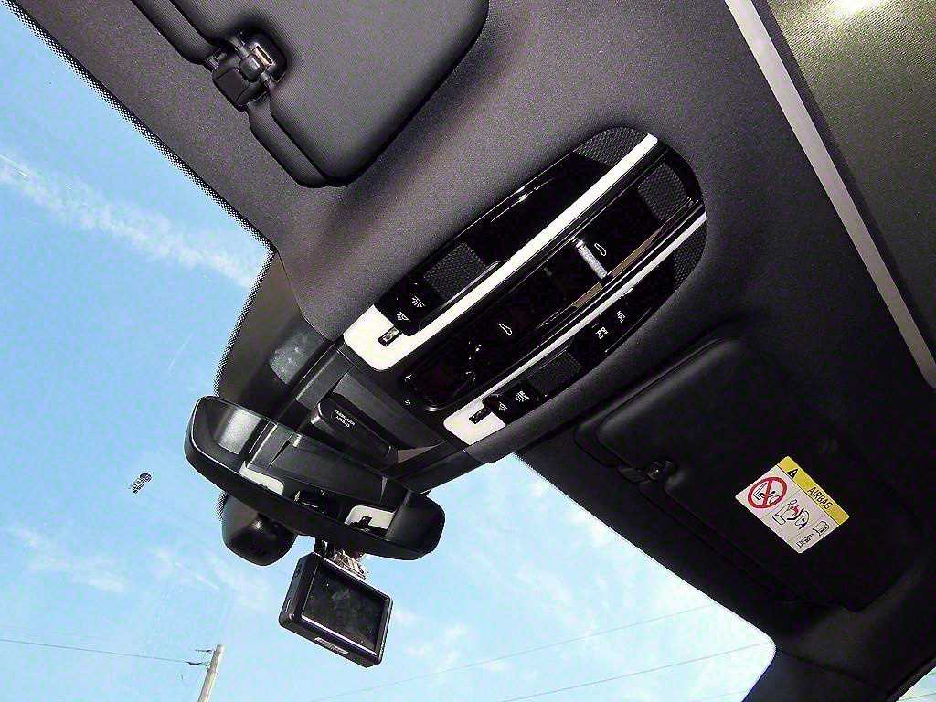 Porsche Cayenne — photo 14