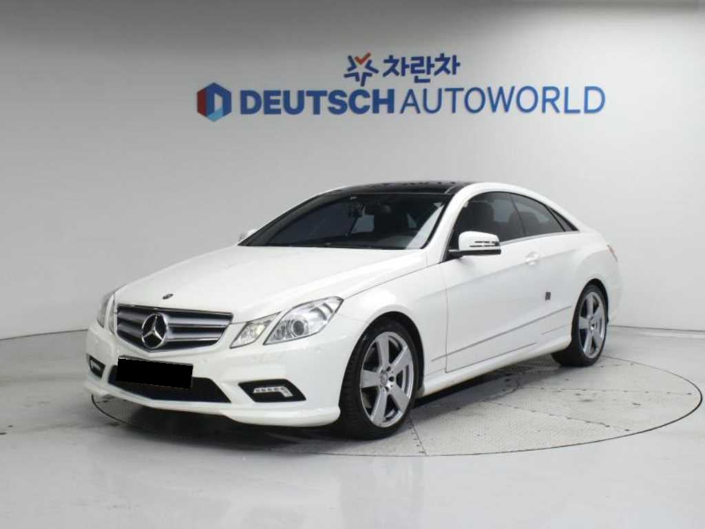 Mercedes-Benz E-Class — photo 01