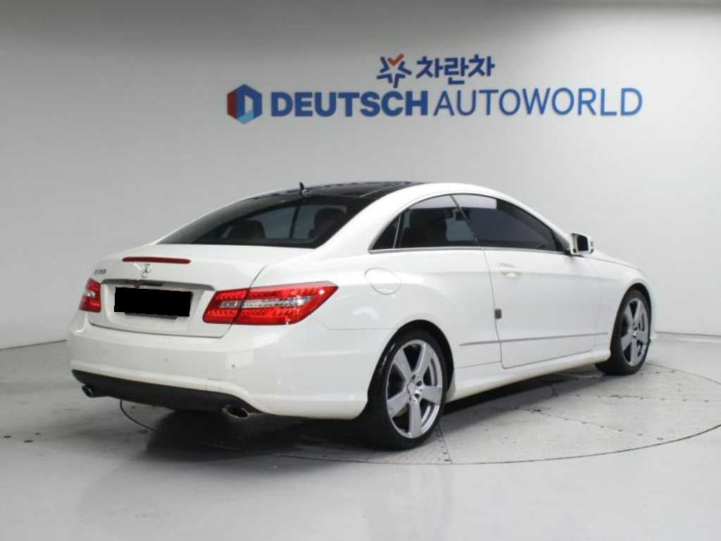 Mercedes-Benz E-Class — photo 02
