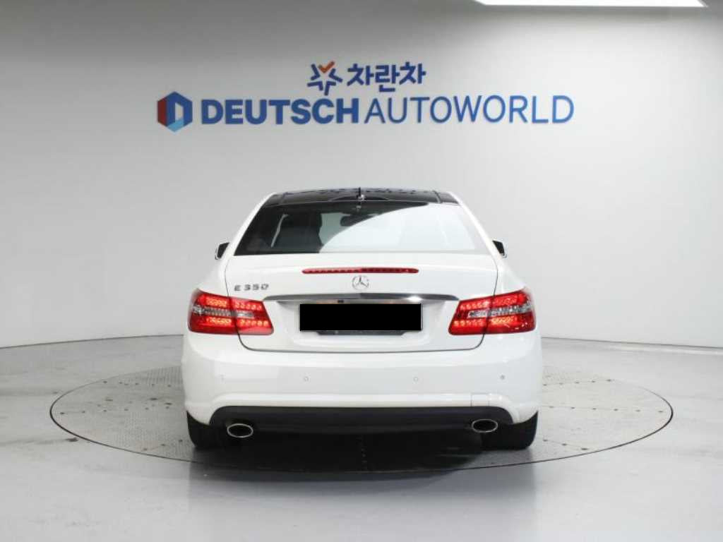 Mercedes-Benz E-Class — photo 04