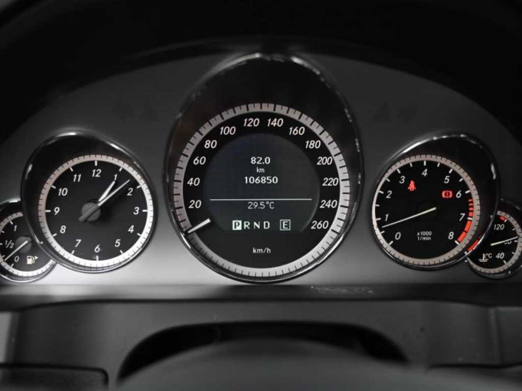 Mercedes-Benz E-Class — photo 08