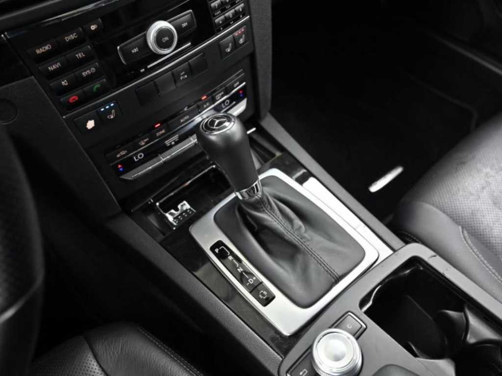 Mercedes-Benz E-Class — photo 09