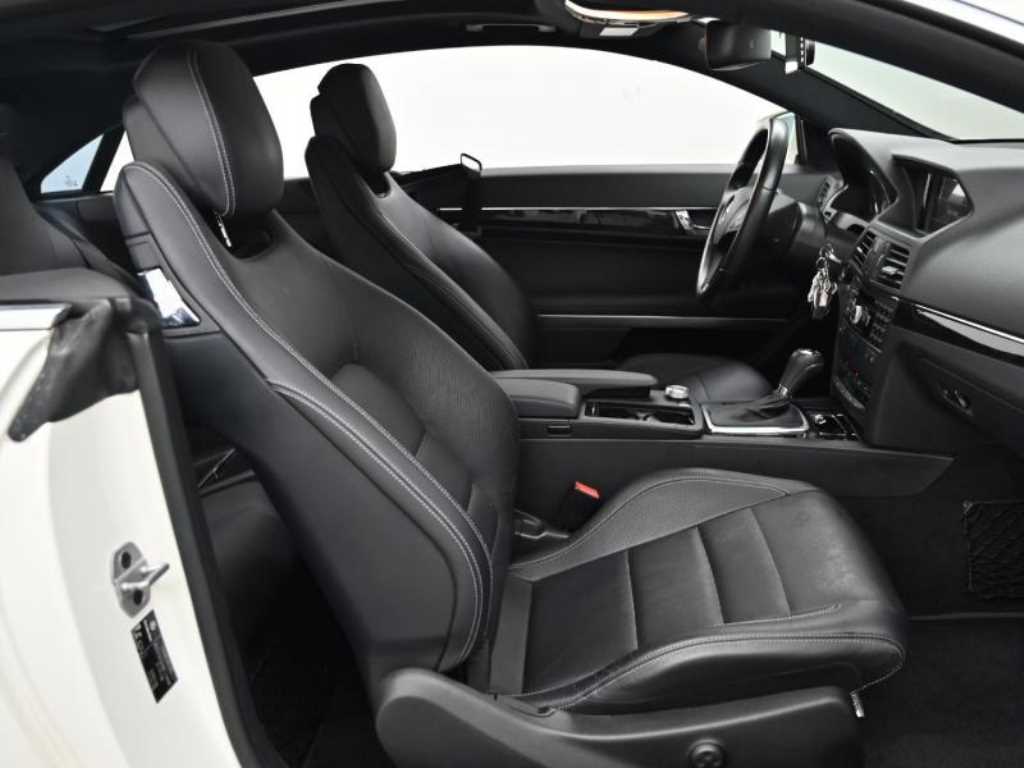 Mercedes-Benz E-Class — photo 10