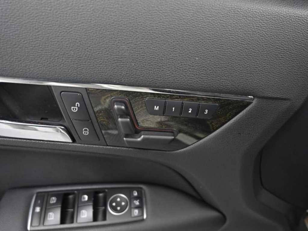 Mercedes-Benz E-Class — photo 16