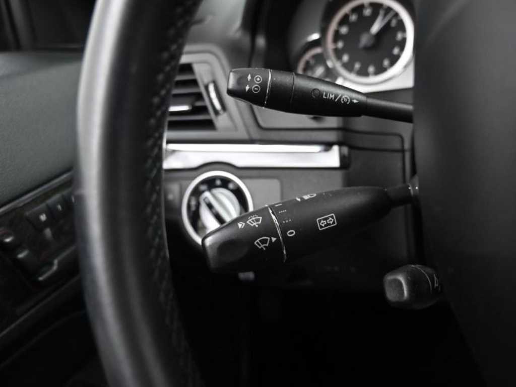 Mercedes-Benz E-Class — photo 17