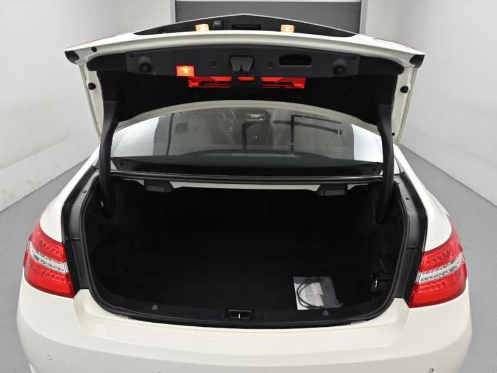 Mercedes-Benz E-Class — photo 20