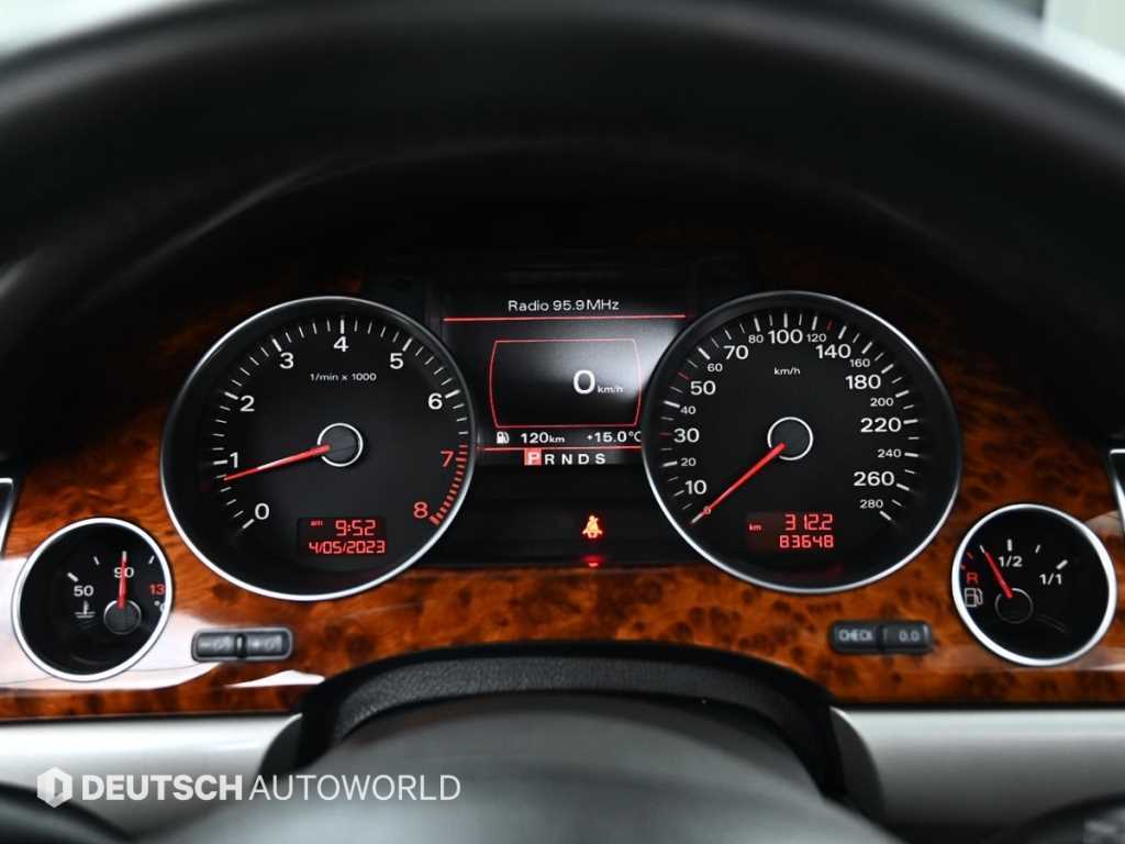 Audi A8 — photo 08