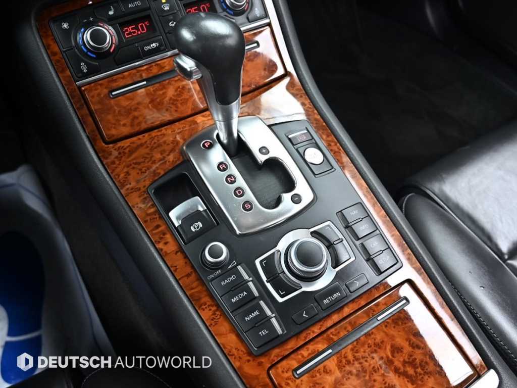 Audi A8 — photo 09